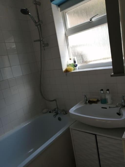 Villa Seaside 2 Bed Terraced House With Garden à Hastings Extérieur photo